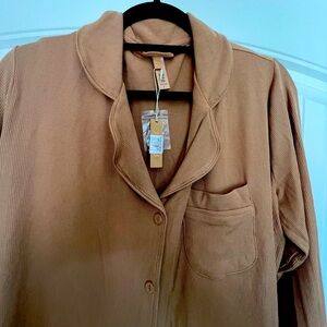 Skims top tan camel color very very stretchy and soft material never used